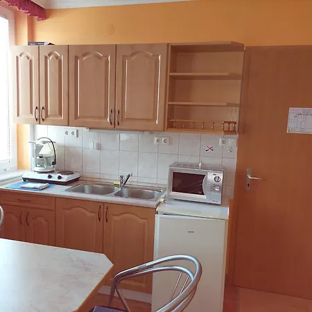 Azur & Smaragd Apartmanhaz זלקרוס